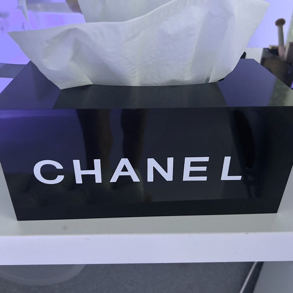 Tissue box with chanel lettering/Blk acrylic box